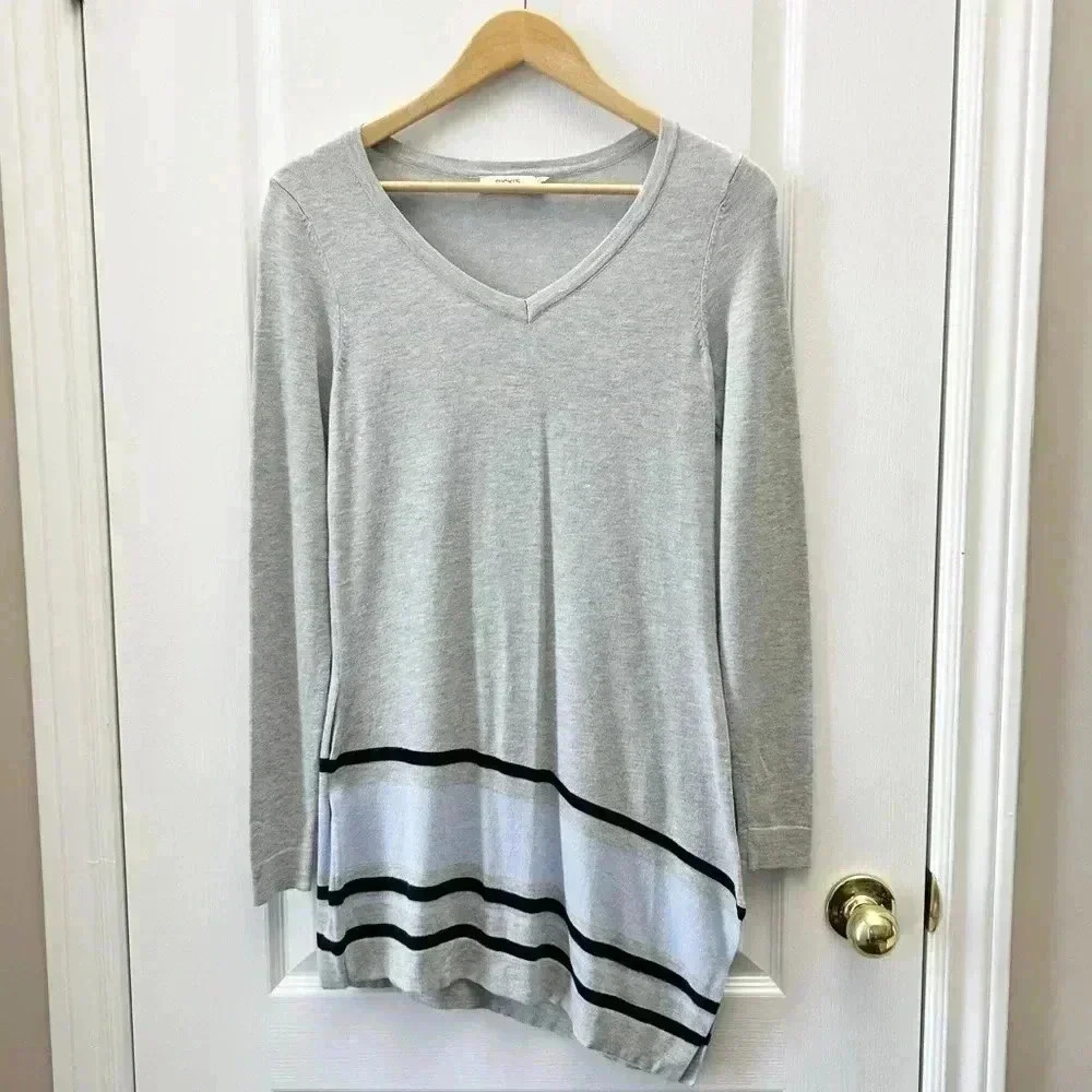 Ricki’s Grey V Neck Sweater Asymmetrical Hem Blue Black Stripes XS - Picture 5 of 13